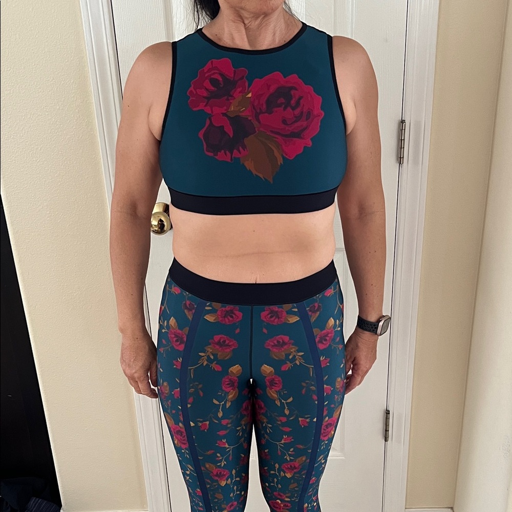 Ultracor Set of Leggings and Sports Bra Roses